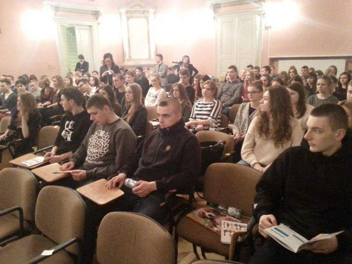 Piątkowa noc na uczelni. Korki z WOS-u na UMCS Piątkowa noc na uczelni. Korki z WOS-u na UMCS