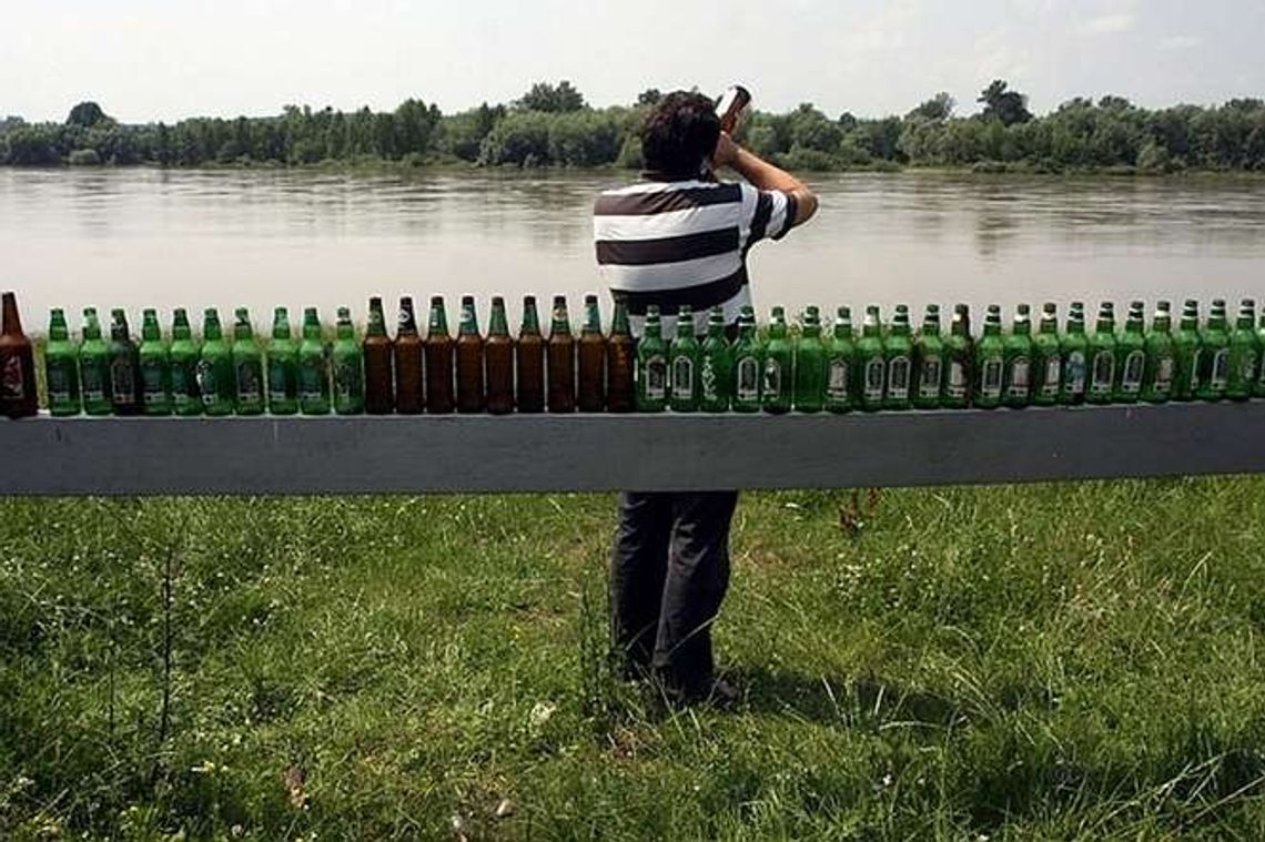 Picie w plenerze nie wszędzie karalne