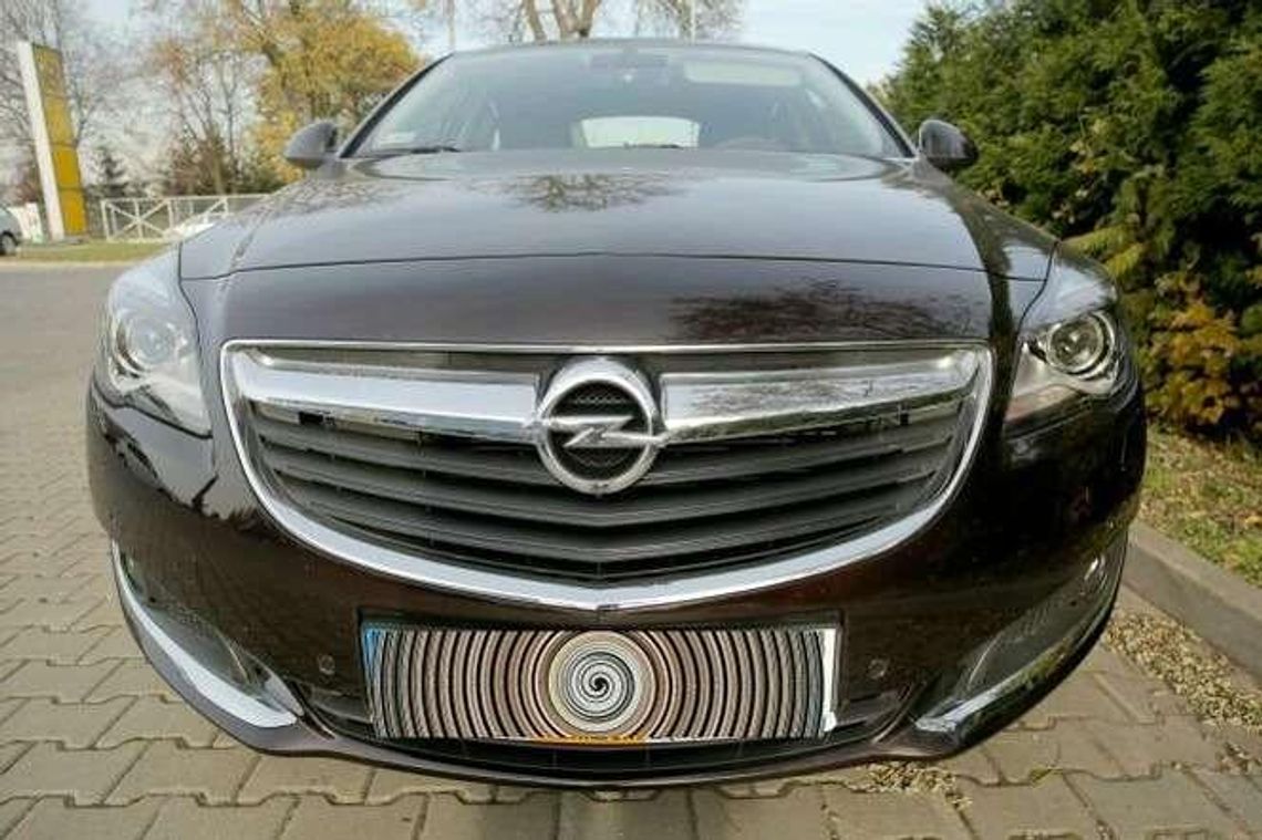 Pięć nowych nieoznakowanych policyjnych opli wyjedzie na ulice