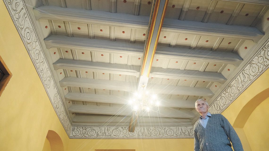 Piękna historia nad głową mieszkańców kamienicy przy Rynku 6 w Lublinie