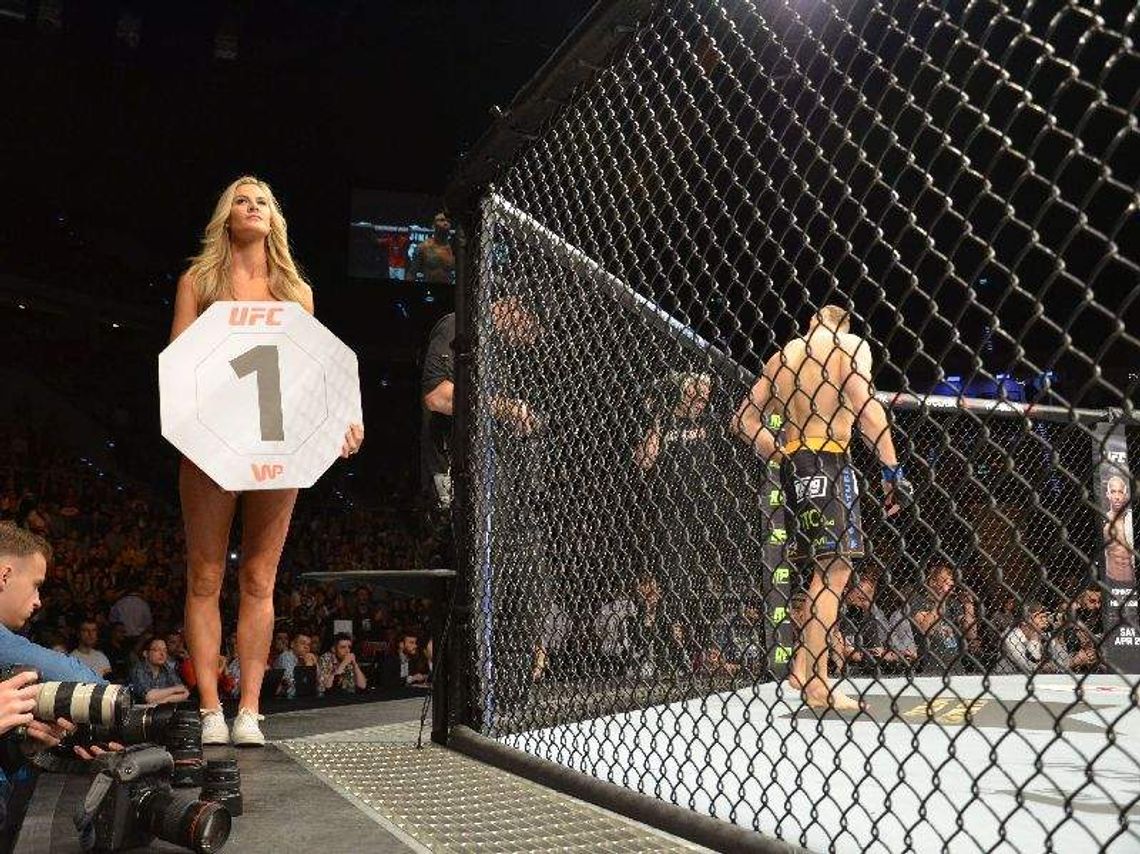 Piękne kobiety, krew i emocjonujące walki na UFC w Krakowie (zdjęcia)