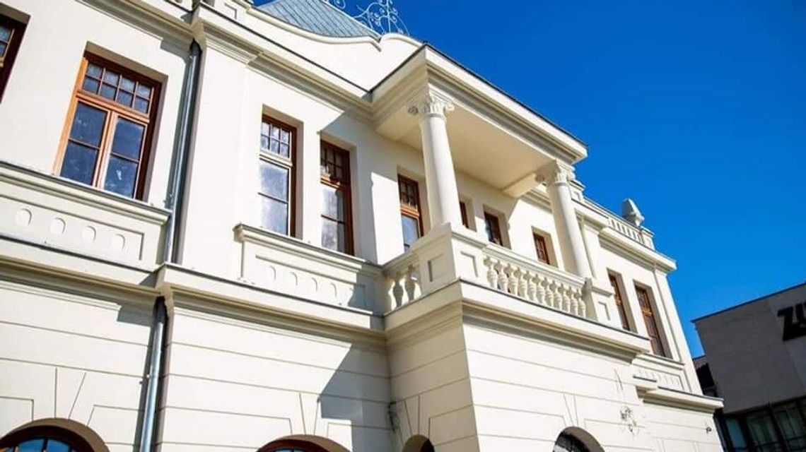 Pięknie z zewnątrz i od środka. Kiedy otwarcie Hrubieszowskiego Centrum Dziedzictwa?