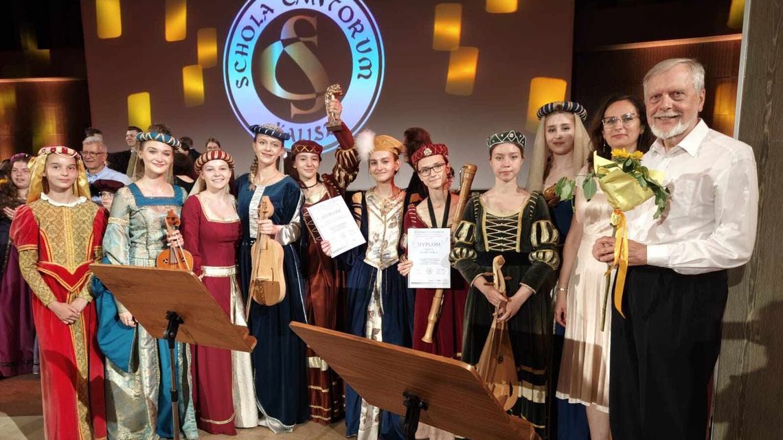 Pięknie zagrały i wygrały złotą harfę