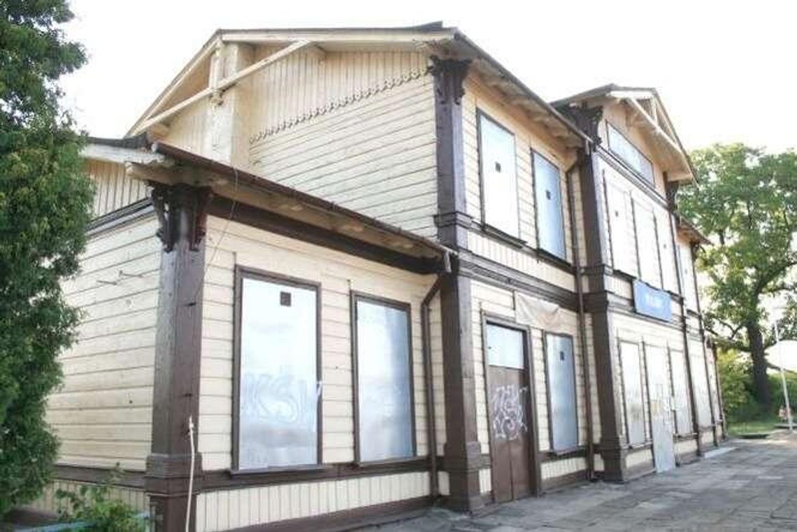 Piękny i niechciany. Dworzec kolejowy Puławy Drewniane