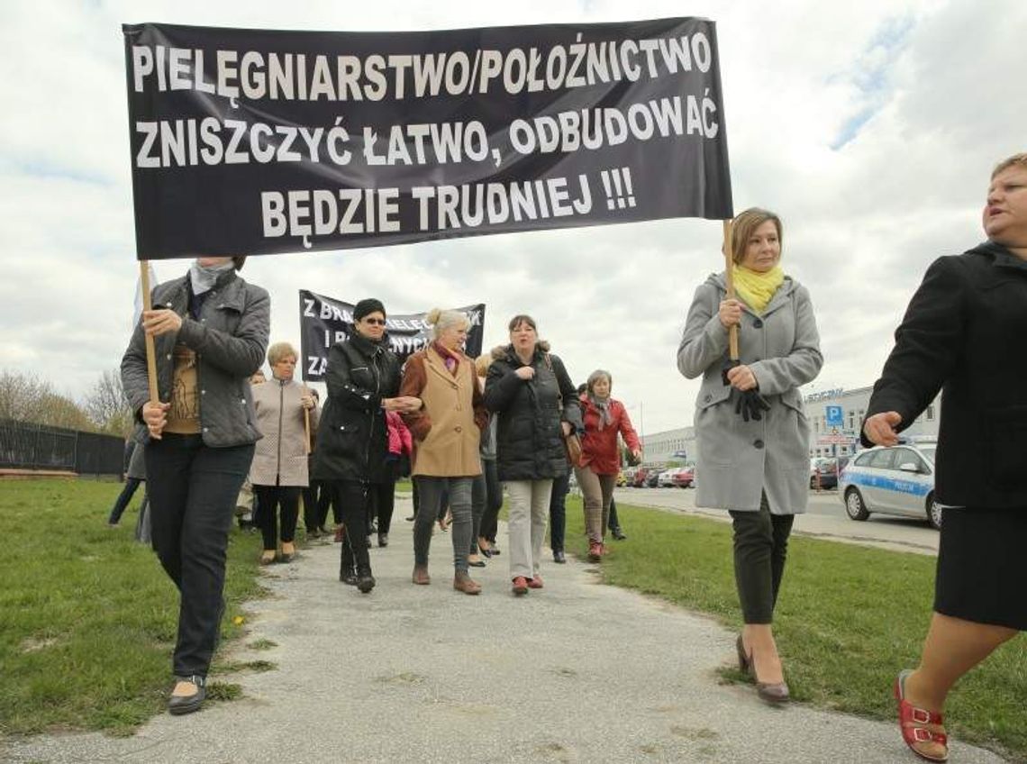 Pielęgniarki mają dość. Protest milczenia w Lublinie