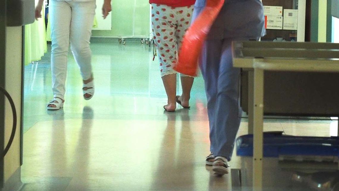 Pielęgniarki poszły masowo na zwolnienia. "Część osób może stracić pracę" Pielęgniarki poszły masowo na zwolnienia. "Część osób może stracić pracę"