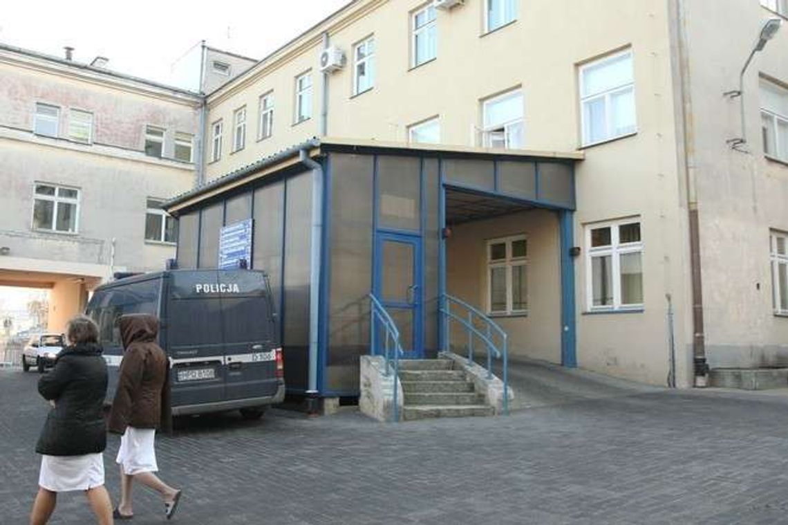 Pielęgniarki ze szpitala przy ul. Staszica grożą strajkiem. Chcą podwyżek Pielęgniarki ze szpitala przy ul. Staszica grożą strajkiem. Chcą podwyżek