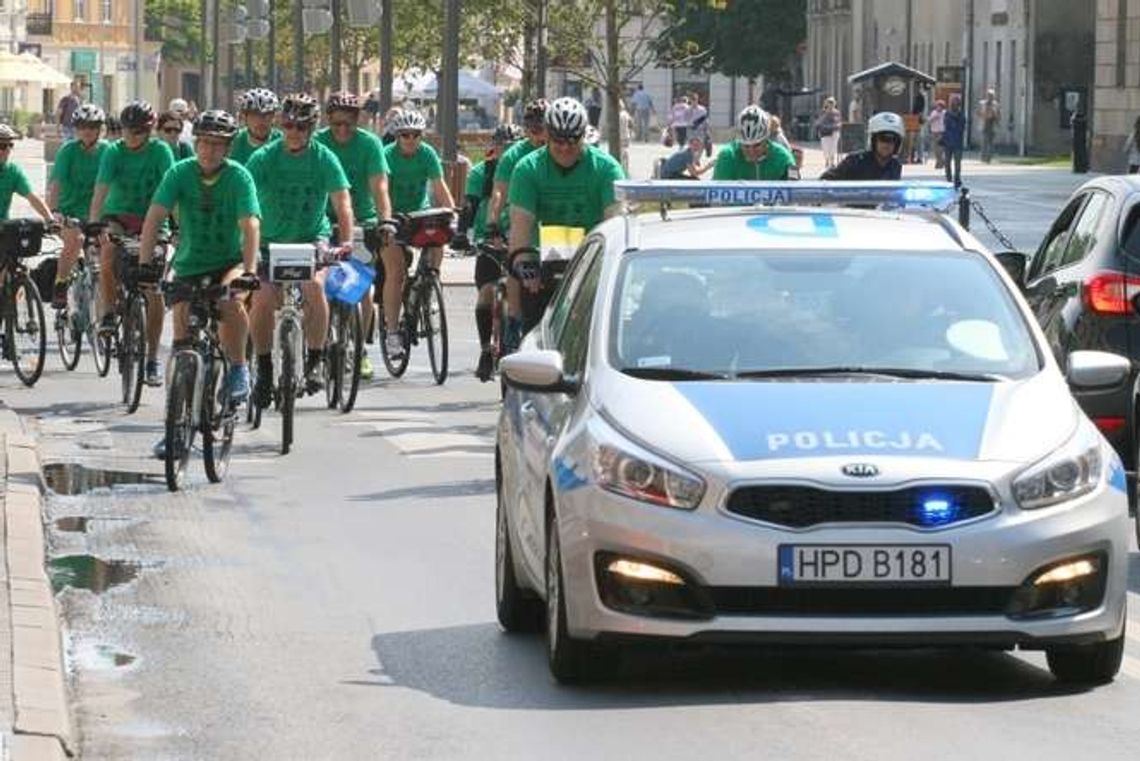 Pielgrzymka policjantów na Jasną Górę. Wyruszyli na rowerach Pielgrzymka policjantów na Jasną Górę. Wyruszyli na rowerach