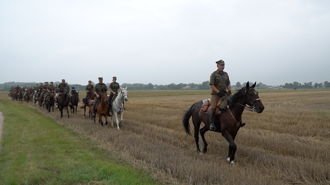Pielgrzymują do Kodnia, jak ułani. "Najważniejsze są tutaj konie" Pielgrzymują do Kodnia, jak ułani. "Najważniejsze są tutaj konie"