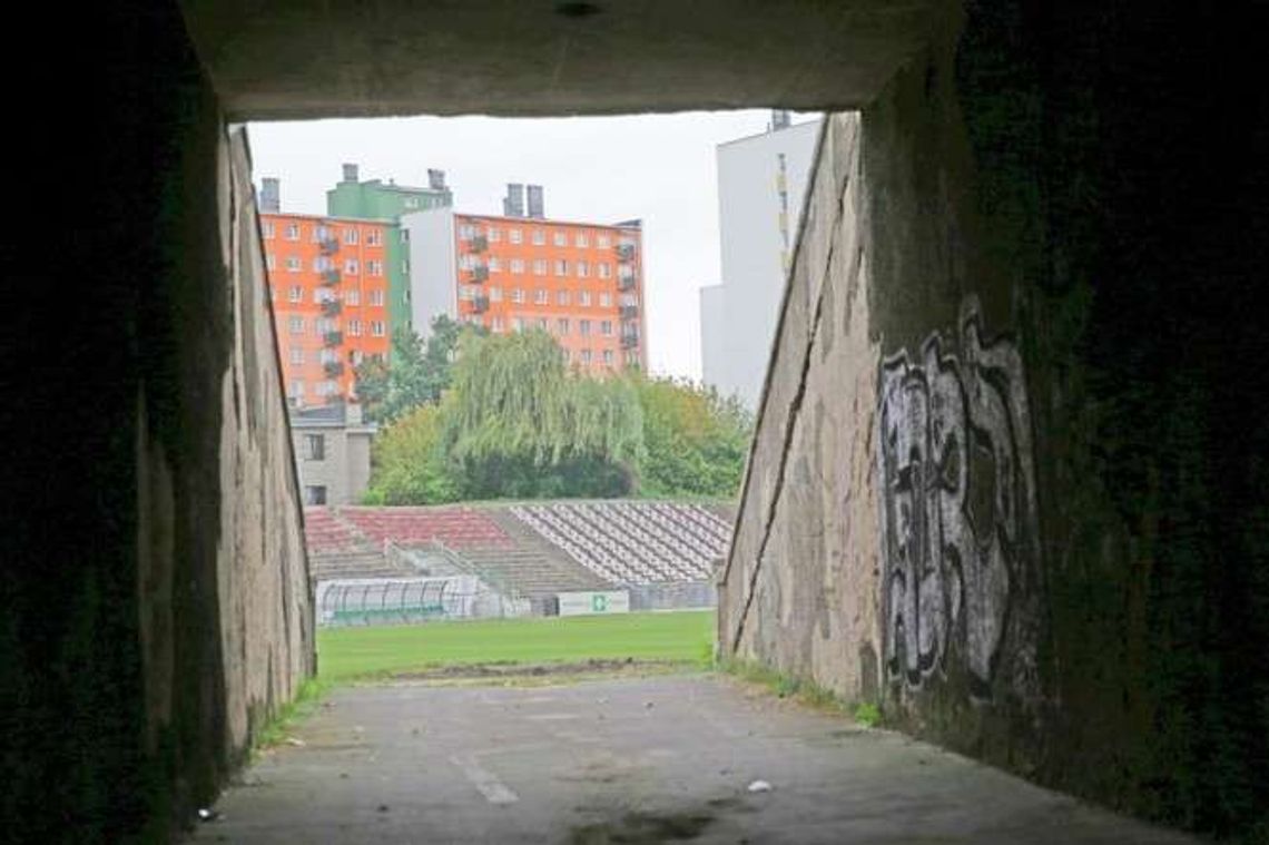 Pieniądze ze sprzedaży działki miały trafić na remont stadionu. Dlaczego tak się nie stało?