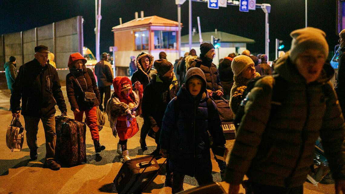 Pieniędzy na zaopatrzenie punktów pomocy dla uchodźców dużo, a zmiany wciąż niewielkie