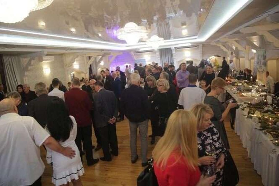 Pierogi z karpia, budyń z pstrąga. W Dworze Anna królowały ryby [zdjęcia]