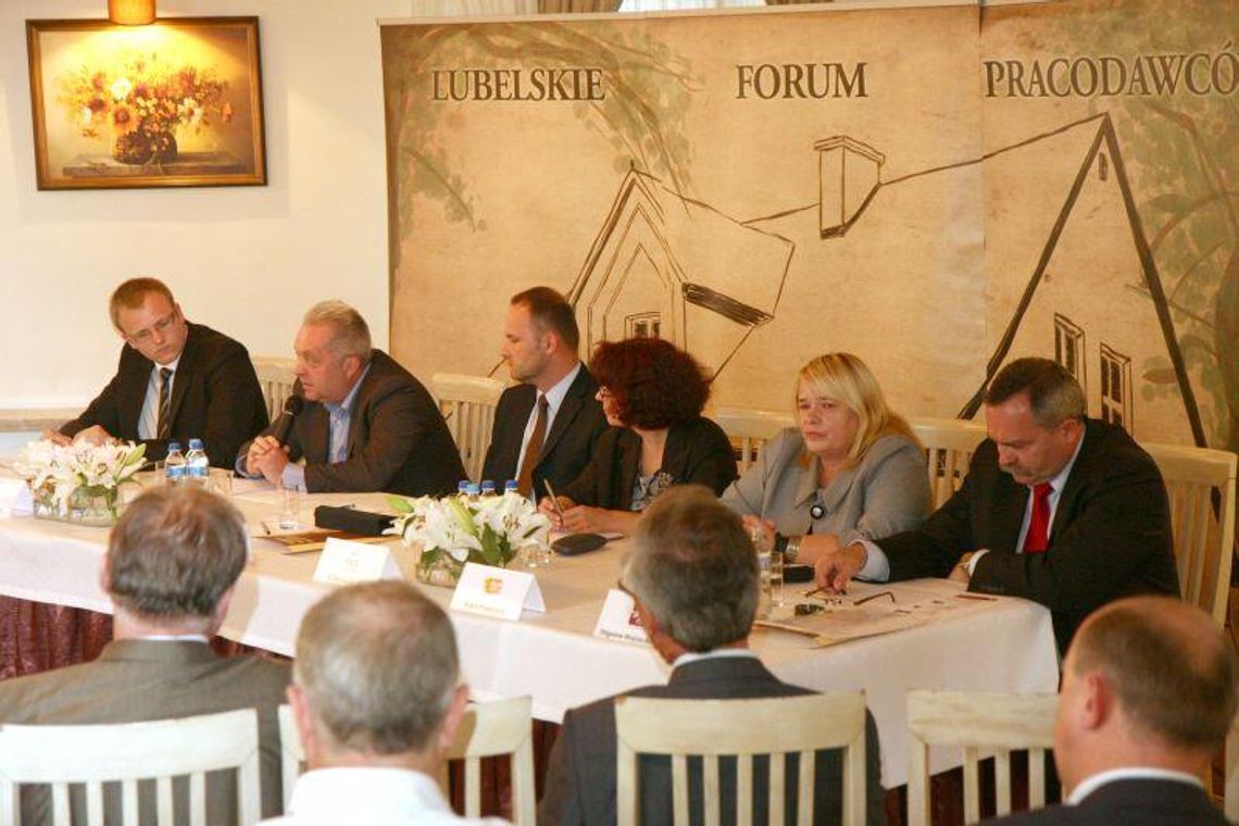 Pierwsza debata partyjnych \"jedynek\" Pierwsza debata partyjnych \"jedynek\"