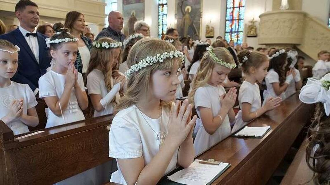 Pierwsza Komunia Święta w Kościele Garnizonowym (zdjęcia) Pierwsza Komunia Święta w Kościele Garnizonowym (zdjęcia)