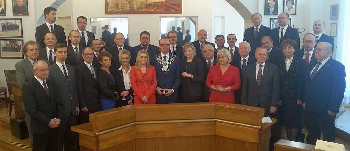 Pierwsza sesja Rady Miasta. Kowalczyk przewodniczącym, Komorski zastępcą Żuka Pierwsza sesja Rady Miasta. Kowalczyk przewodniczącym, Komorski zastępcą Żuka