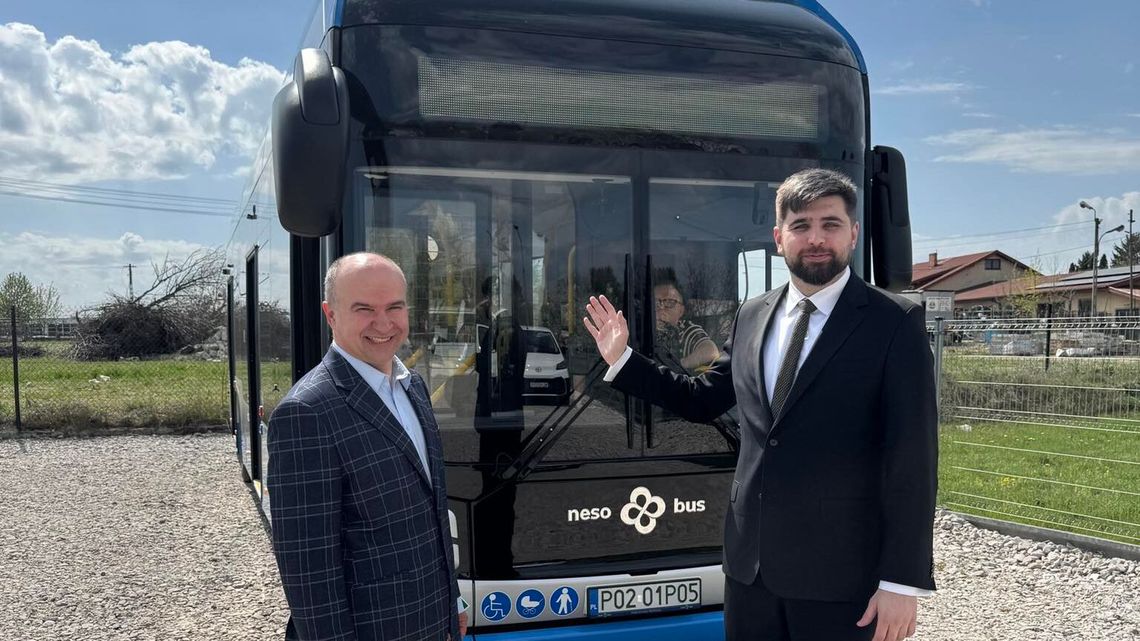 Pierwsza taka wodorowa flota w Polsce. W Chełmie nowe autobusy wożą za darmo Pierwsza taka wodorowa flota w Polsce. W Chełmie nowe autobusy wożą za darmo