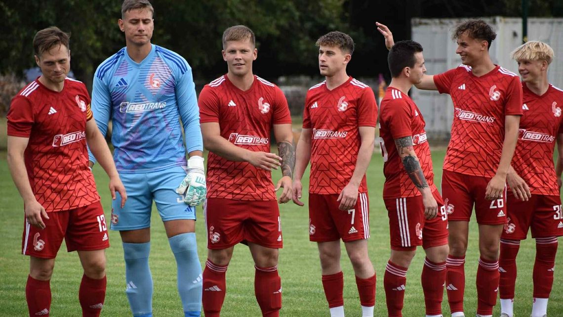 Pierwsza wygrana Unii Krzywda, szybkie gole w Milanowie i cenne punkty Red Sielczyk Pierwsza wygrana Unii Krzywda, szybkie gole w Milanowie i cenne punkty Red Sielczyk