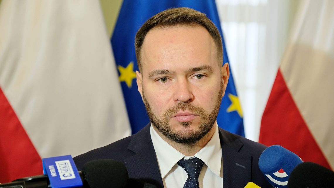 Pierwsze dni nowego wojewody: Granica, zdjęty krzyż i dyrektorskie wakaty Pierwsze dni nowego wojewody: Granica, zdjęty krzyż i dyrektorskie wakaty