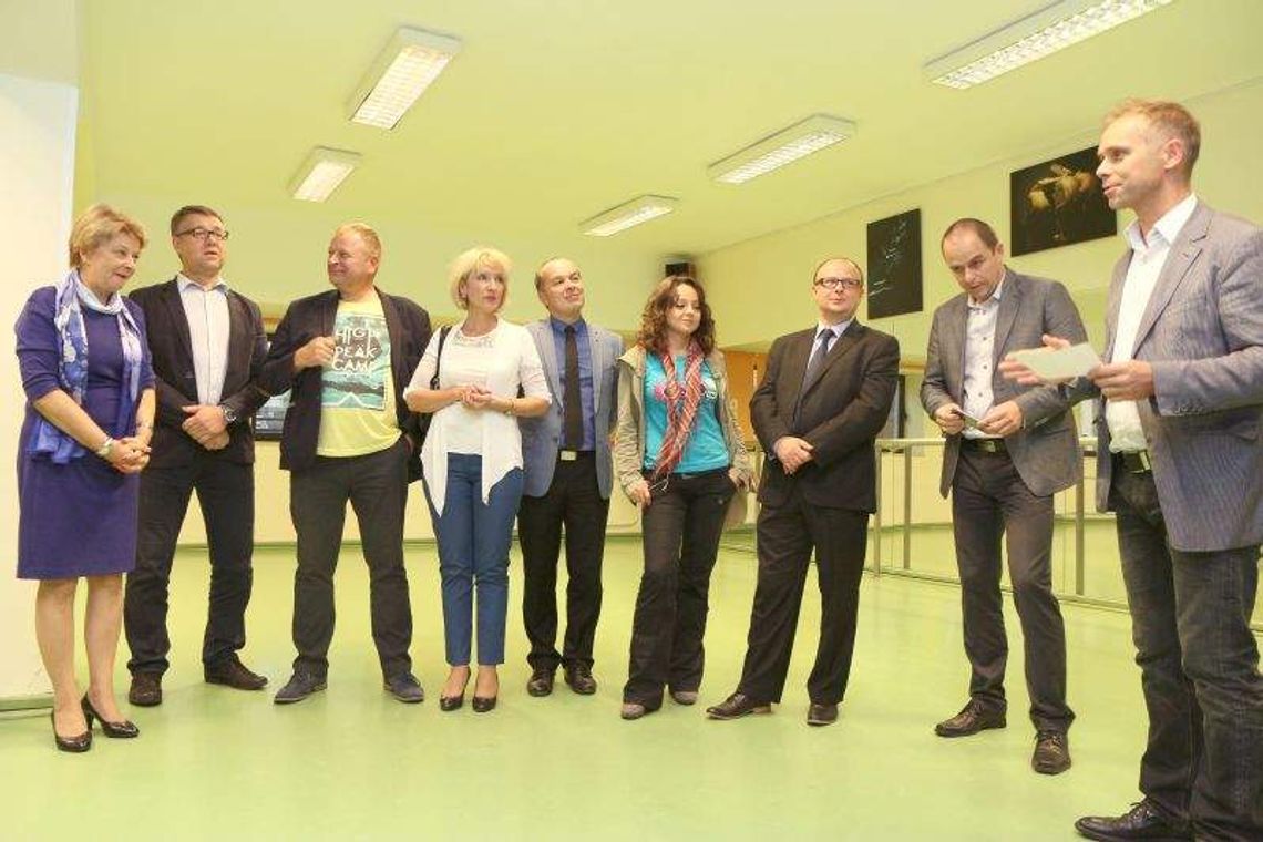 Pierwsze kroki na parkiecie. Rzecznik policji uczy się mambo