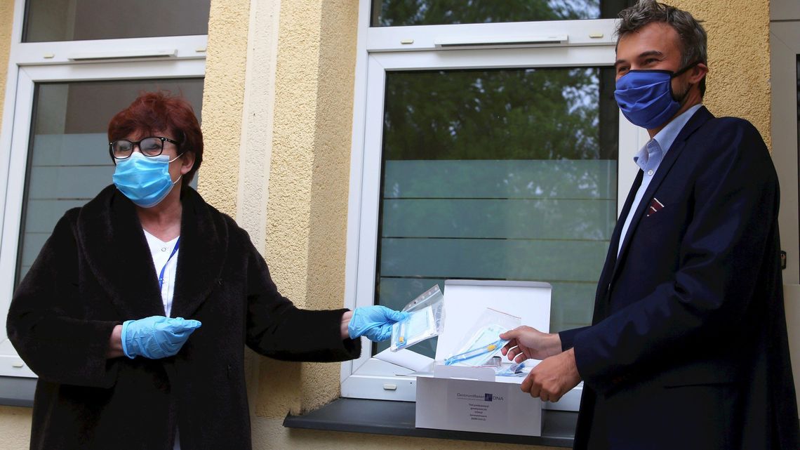 Pierwsze na świecie testy na podatność na SARS-Cov-2 już w Lublinie i Puławach