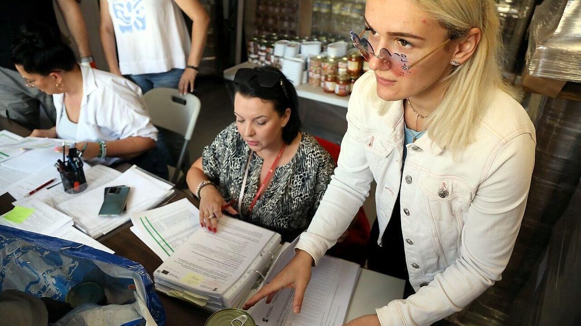 Pierwsze paczki trafiły do potrzebujących. Lubelska Caritas pomoże 8 tys. potrzebującym Pierwsze paczki trafiły do potrzebujących. Lubelska Caritas pomoże 8 tys. potrzebującym