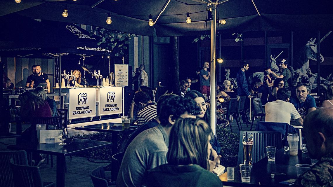 Pierwsze urodziny Wielokranu Browaru Zakładowego. Impreza na patio