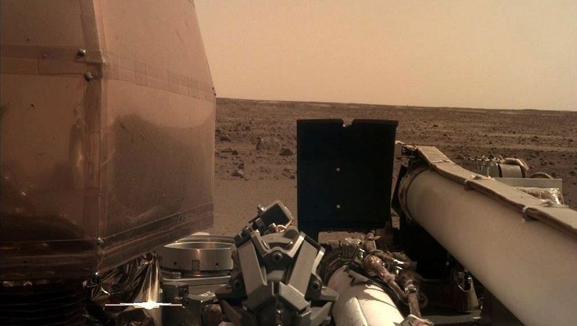 Pierwsze zdjęcie z Marsa sondy InSight [foto]