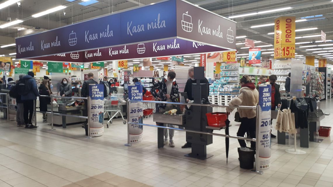 Pierwszy dzień narodowej kwarantanny w Lublinie. Szturm na sklepy spożywcze [zdjęcia]