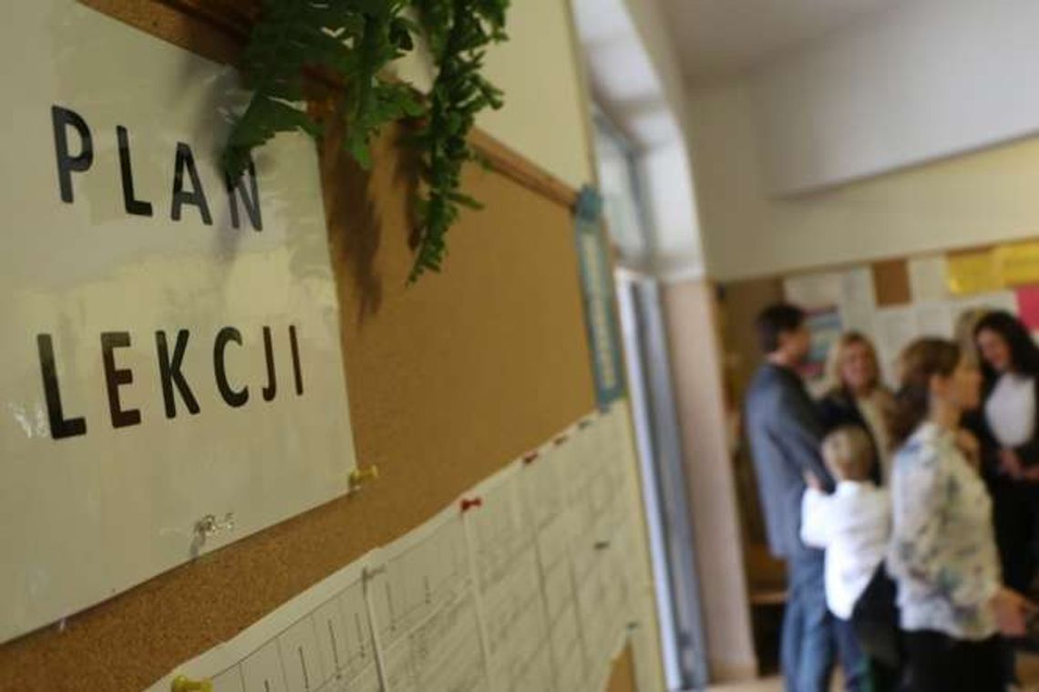 Pierwszy dzień szkoły w nowym systemie. Kuratorium: 1612 nauczycieli odeszło ze szkół Pierwszy dzień szkoły w nowym systemie. Kuratorium: 1612 nauczycieli odeszło ze szkół