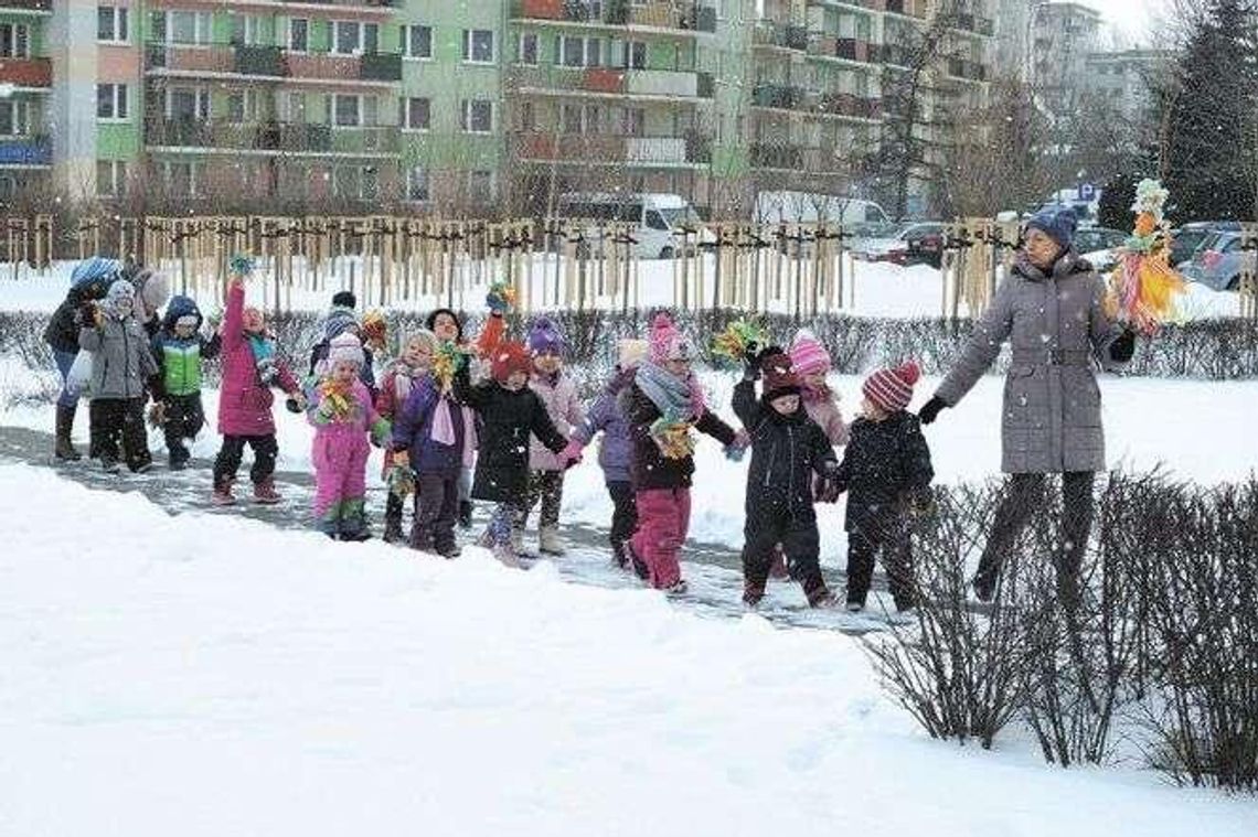 Pierwszy dzień wiosny. Marzanna wylądowała w zaspie śniegu