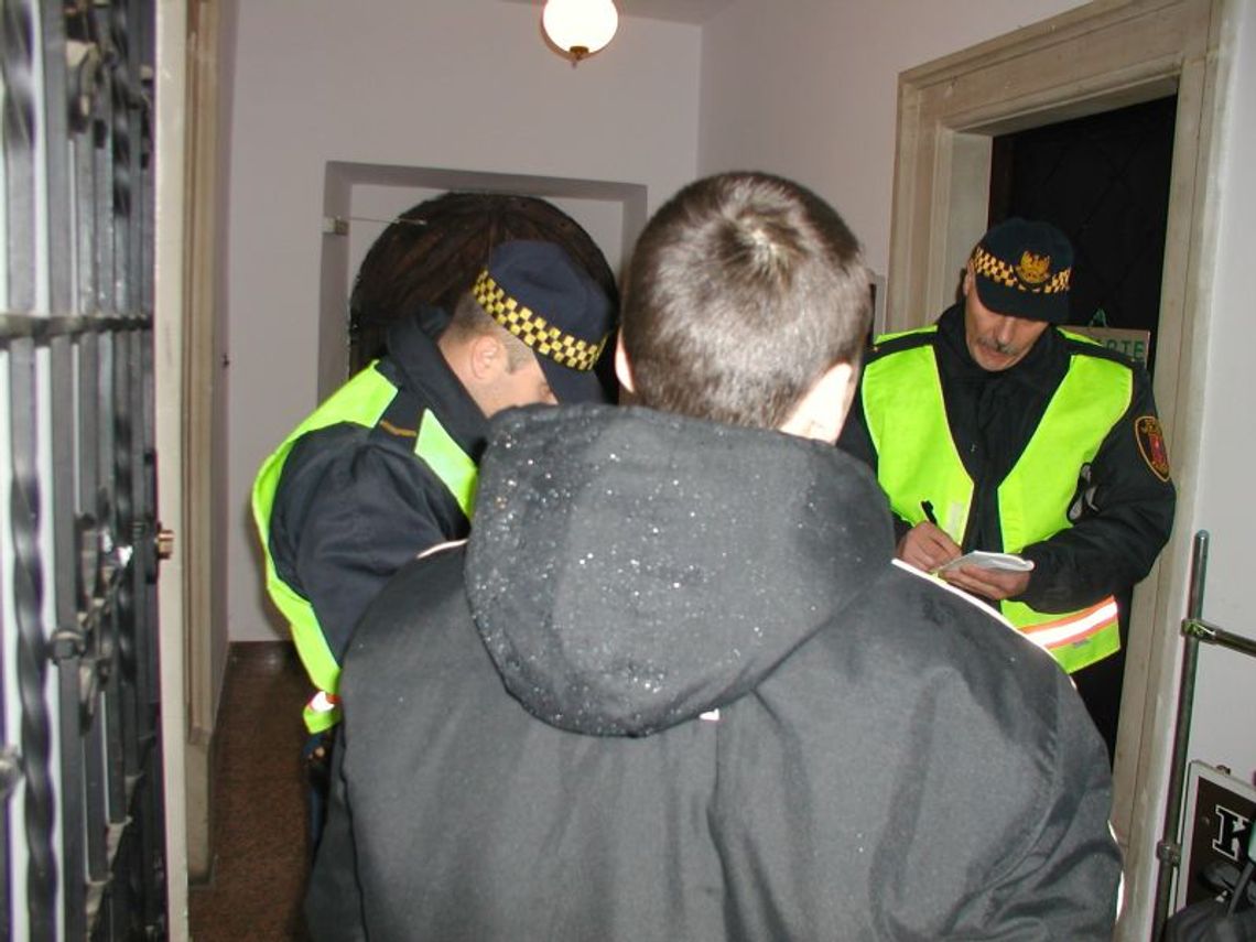 Pierwszy dzień wiosny w Zamościu: Policja i Straż Miejska wyłapują wagarowiczów