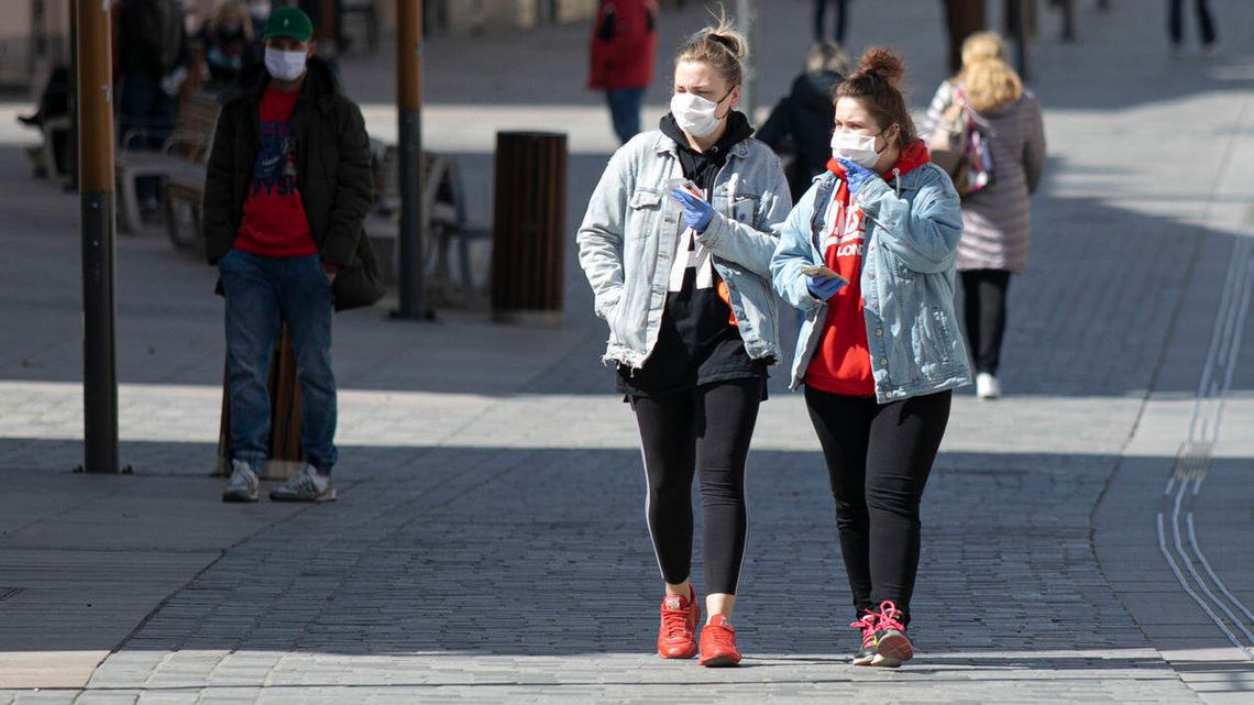 Pierwszy dzień z obowiązkowym zasłanianiem twarzy. Tak wyglądają ulice Lublina