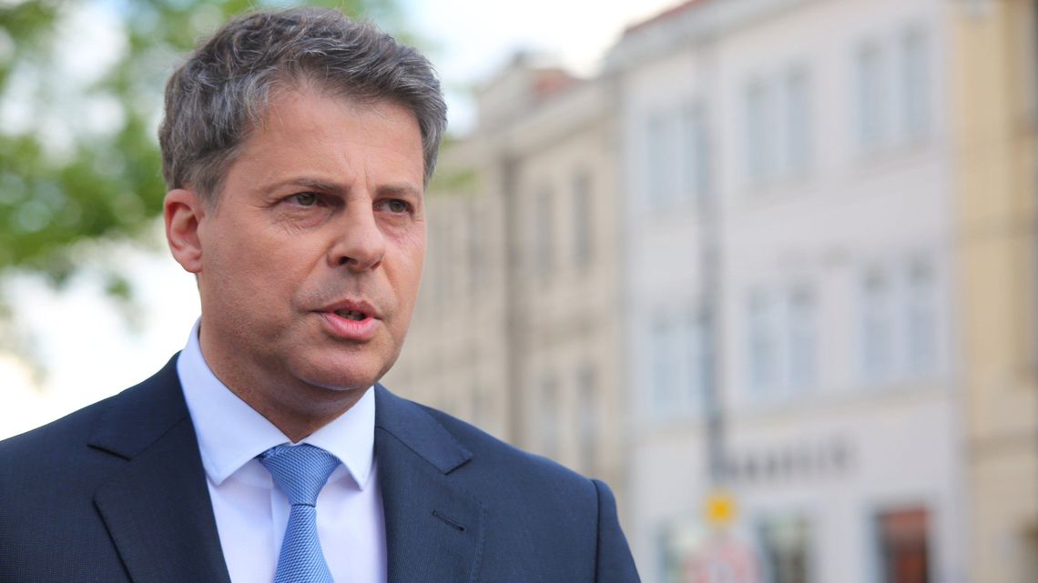 Pierwszy kandydat w wyborach do Parlamentu Europejskiego. Na stole leżało 120 milionów, tylko za to, by zniknął z Radia Maryja i TV Trwam