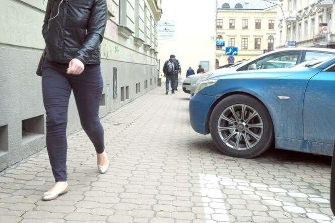 Piesi aktywiści chcą "uspokojenia ruchu" w mieście. Doradzają Ratuszowi jak to zrobić Piesi aktywiści chcą "uspokojenia ruchu" w mieście. Doradzają Ratuszowi jak to zrobić