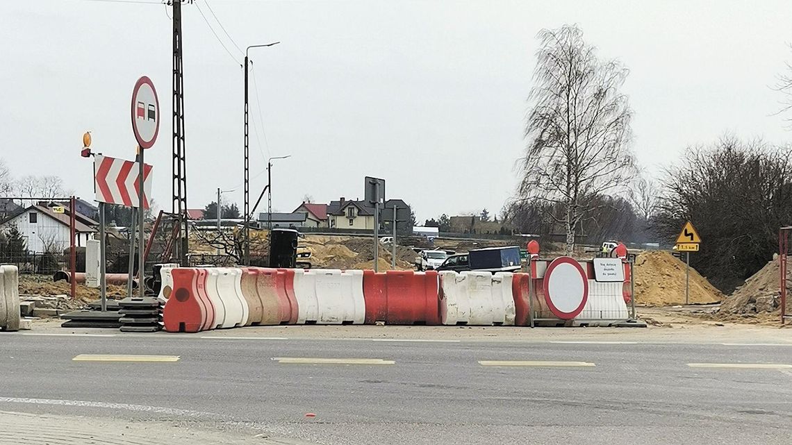 Piesi "odcięci od świata". Drogowcy proszą o dwa tygodnie cierpliwości