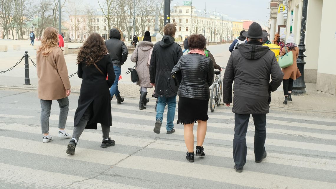 Piesi z pierwszeństwem, ale bez smartfonów. Nadchodzą spore zmiany