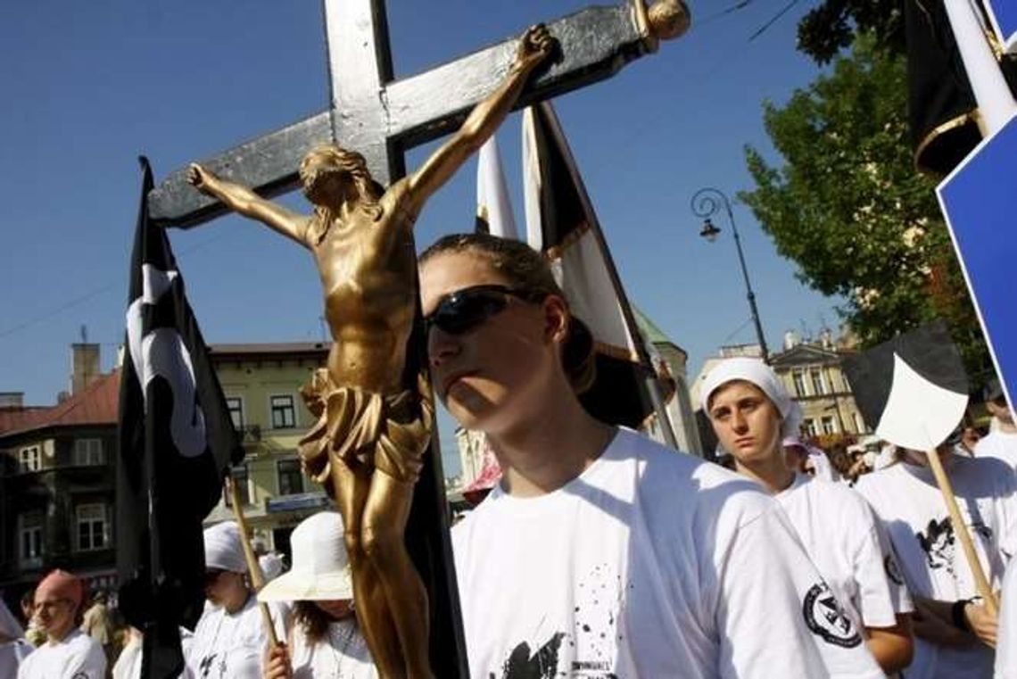 Pieszo na Jasną Górę. Zapisy na pielgrzymkę do Częstochowy Pieszo na Jasną Górę. Zapisy na pielgrzymkę do Częstochowy