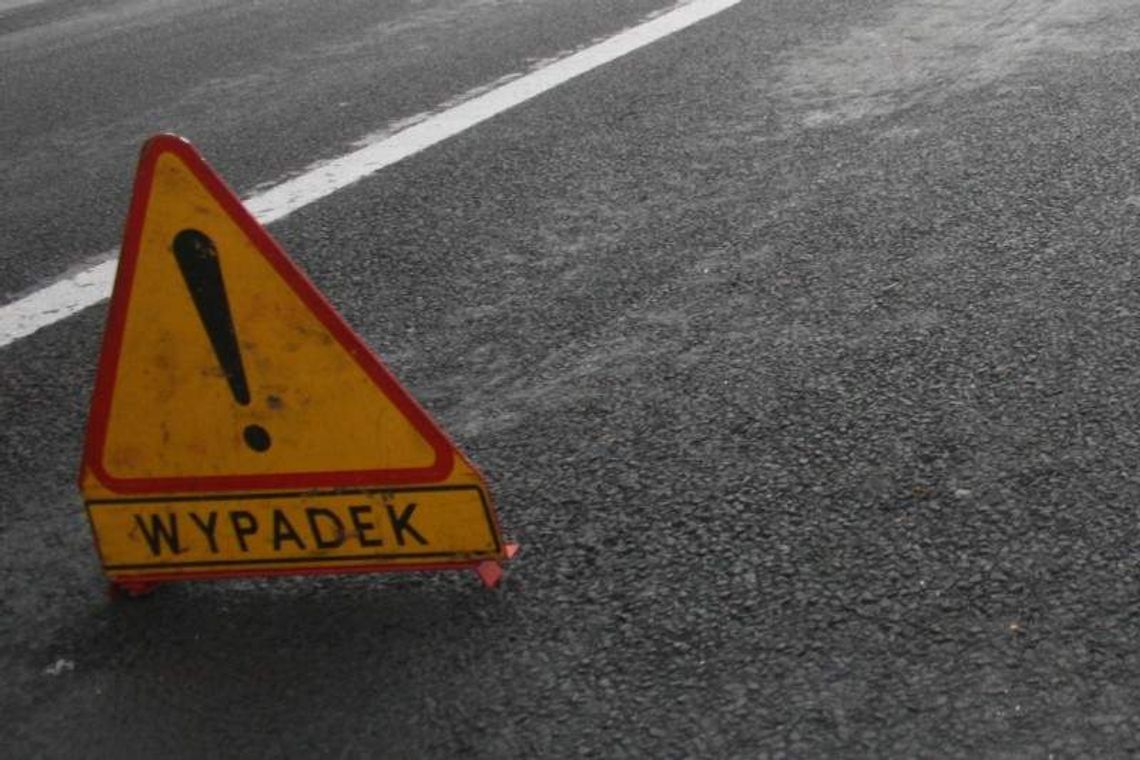 Pieszy zginął potrącony przez dwa samochody