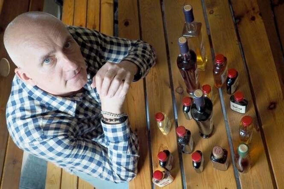 Pigwówka, tarniówka, a może czarny bez? Przepisy na nalewki