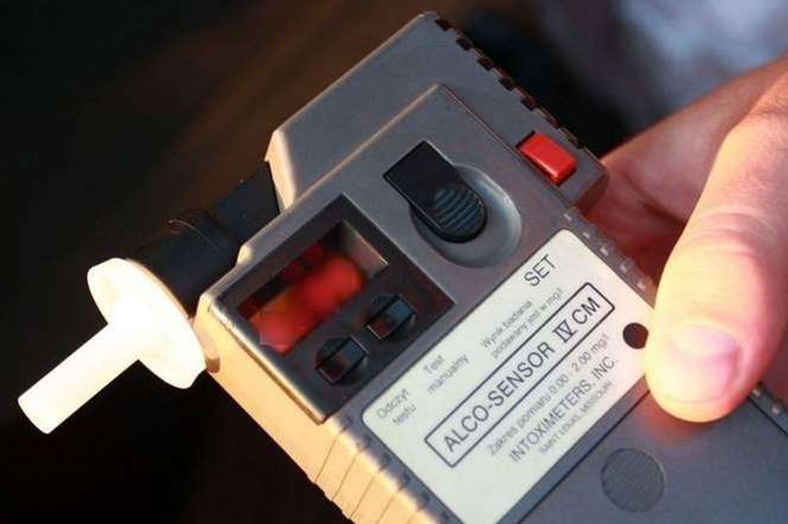 Pijana matka spacerowała z dzieckiem nad jeziorem. W środku nocy