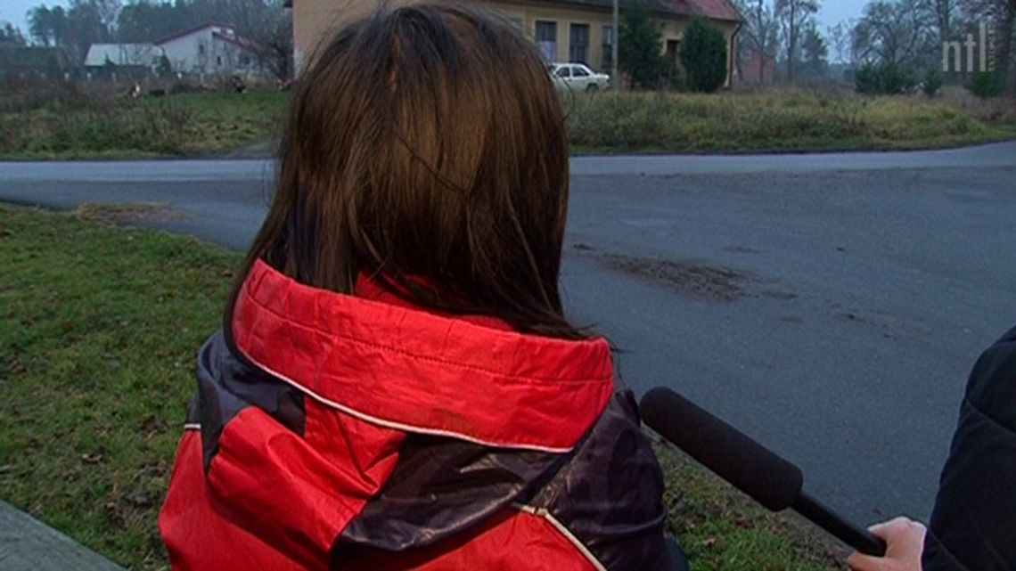 Pijana matka upuściła 15-miesięczne dziecko na podłogę (wideo)