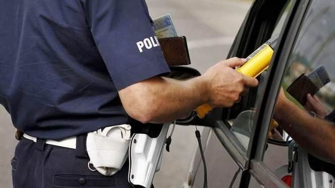 Pijana matka wiozła samochodem córeczkę. Nie zapięła jej w foteliku