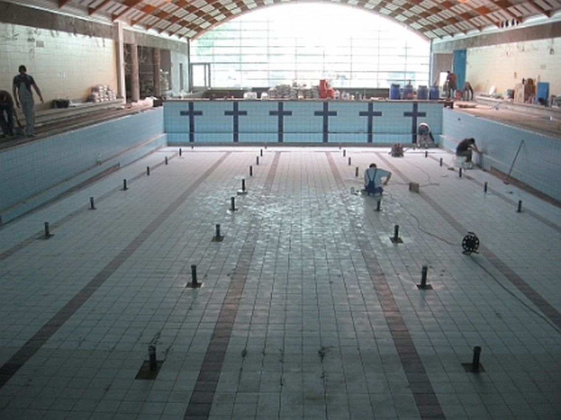 Pijani robotnicy na budowie basenu w Radzyniu Podlaskim