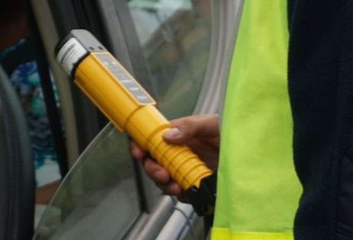 Pijany 18-latek przyjechał na komendę porozmawiać z policjantami Pijany 18-latek przyjechał na komendę porozmawiać z policjantami