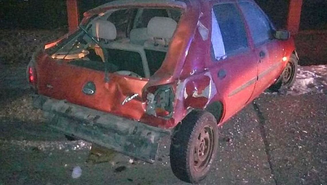 Pijany 20-latek dachował fordem Pijany 20-latek dachował fordem