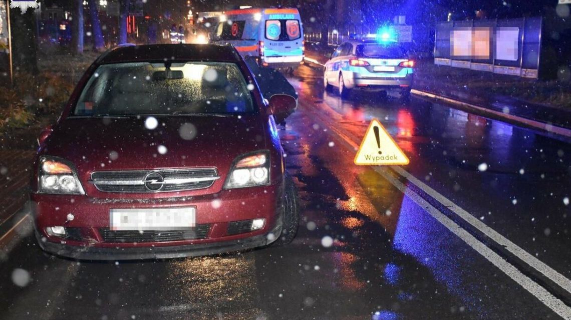 Pijany i niewidoczny. Pieszy potrącony przez samochód