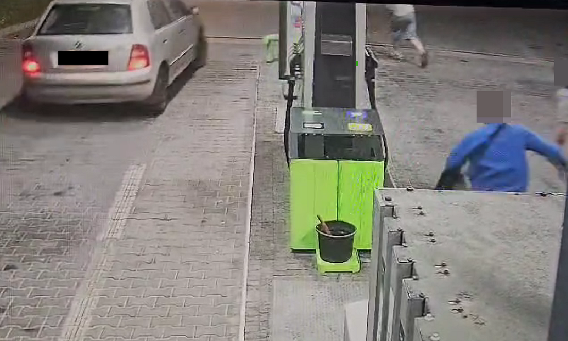 Pijany kierowca potrącił 21-latka i uciekł. Już