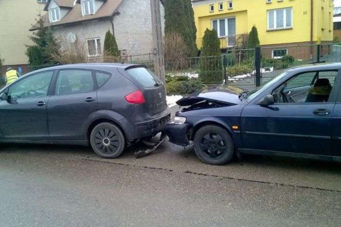 Pijany kierowca wjechał w inny samochód i uciekł w pole