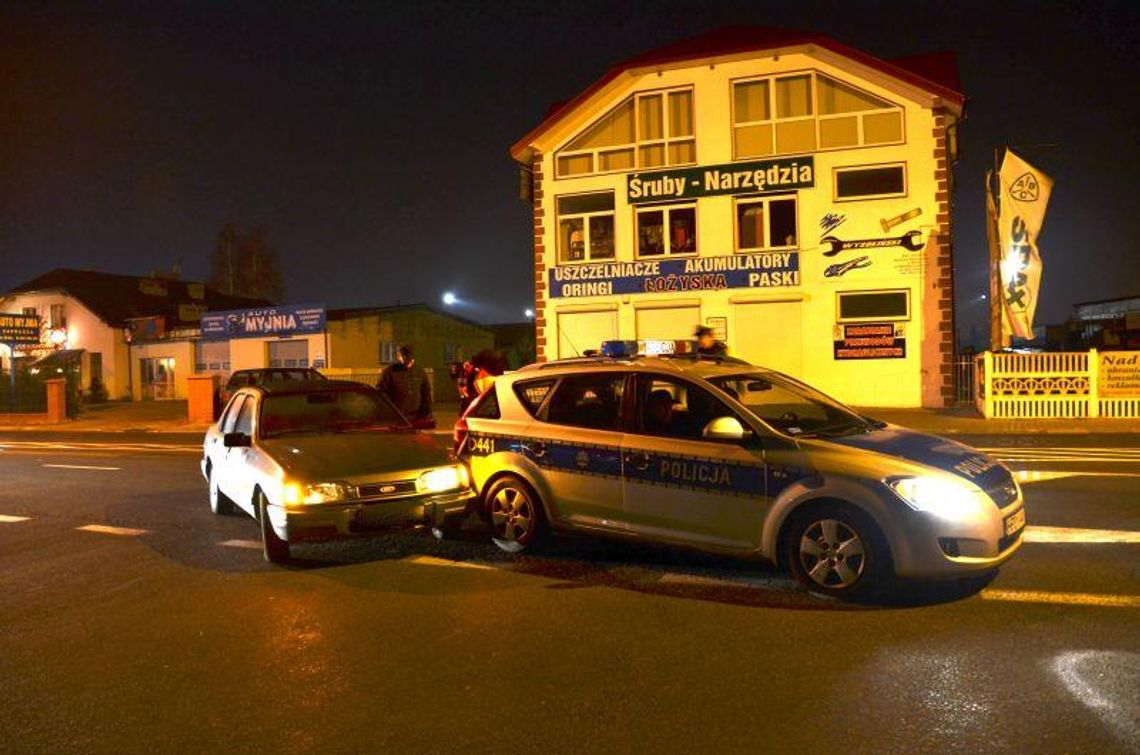Pijany kierowca wjechał w policyjny radiowóz Pijany kierowca wjechał w policyjny radiowóz