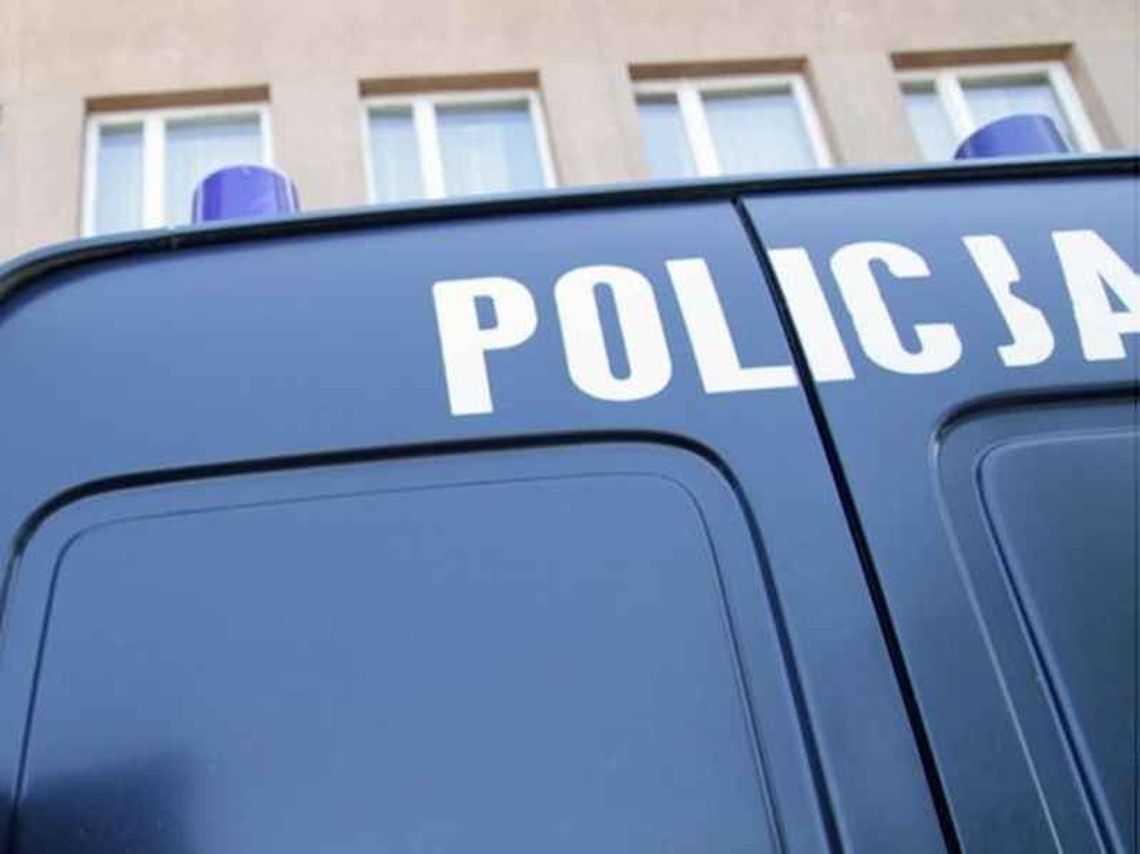 Pijany kierowca wjechał w zaparkowane samochody